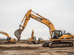 Best Excavators for Large-Scale Construction Projects (2026 Guide) Large hydraulic excavator working on a large-scale construction project in 2026 heavy equipment machinery